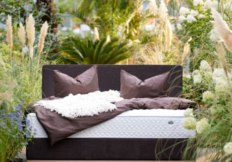 AKVA Wasserbett - Im Garten