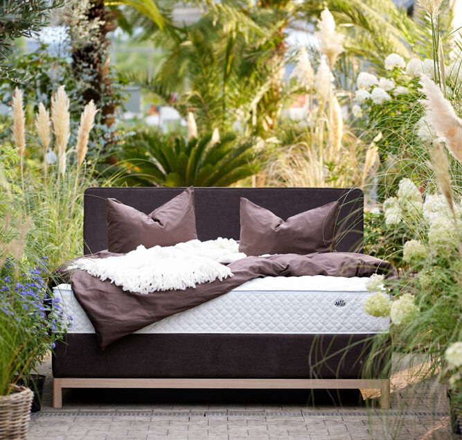 AKVA Wasserbett - Im Garten
